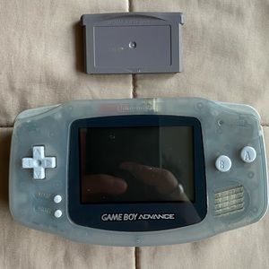 Vintage Gameboy Advance (+Super Mario Game)